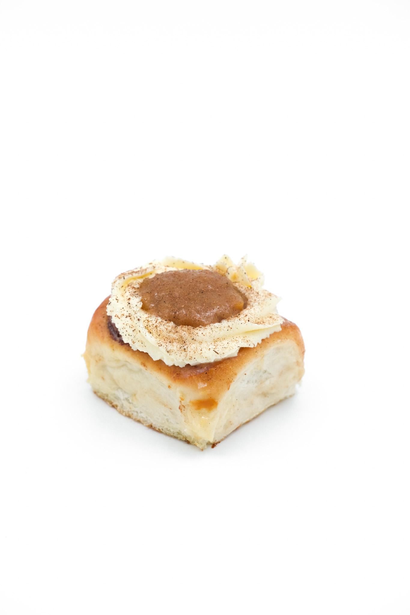 رول سیب و دارچین